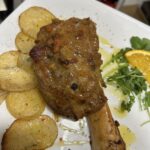 Stinco di Maiale al Forno con Chips di Patata